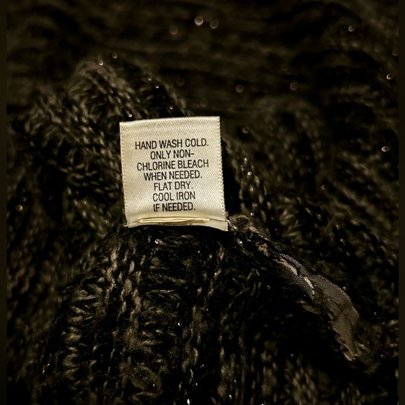 Simply Vera Wang dark gray turtle neck sweater, size M. - Picture 2 of 3